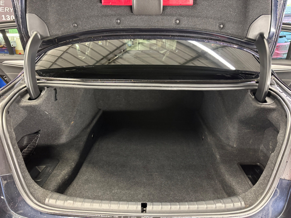 2019 BMW 5 Series - image 17