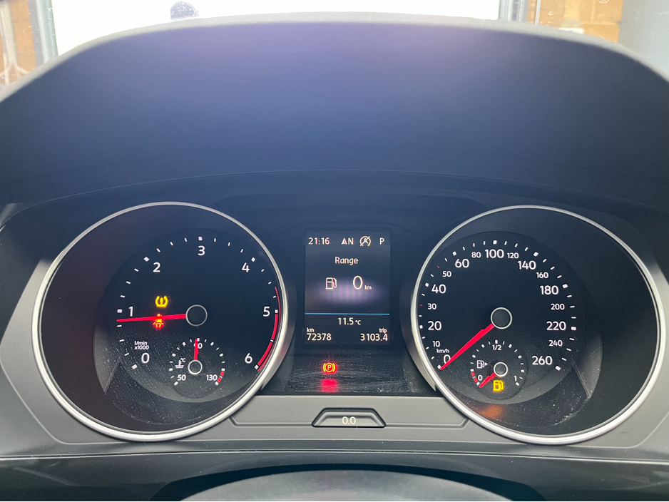 2018 Volkswagen Tiguan - image 24