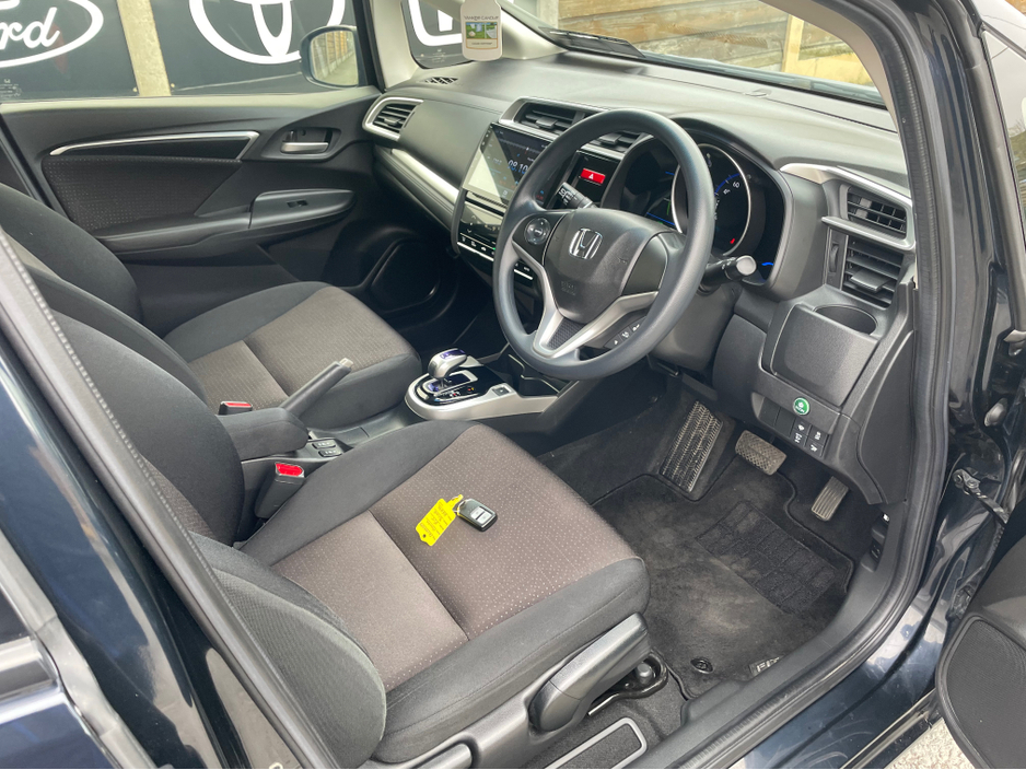 2016 Honda Fit - image 12