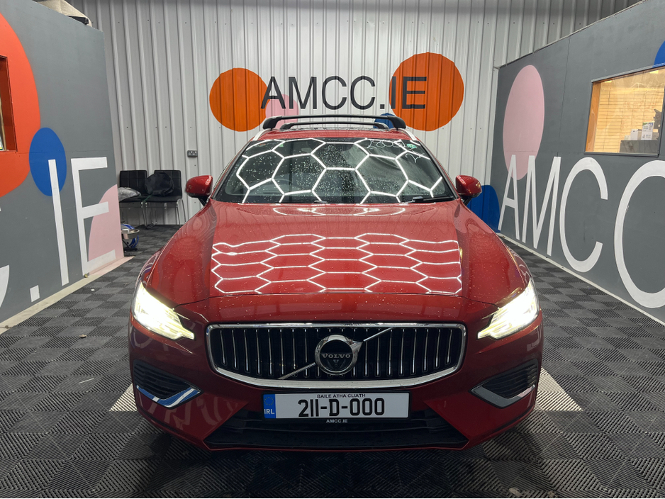 2021 Volvo V60 - image 6