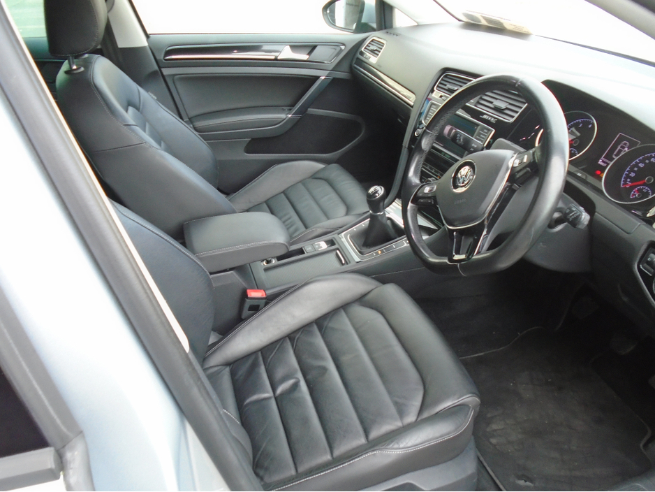 2017 Volkswagen Golf - image 7