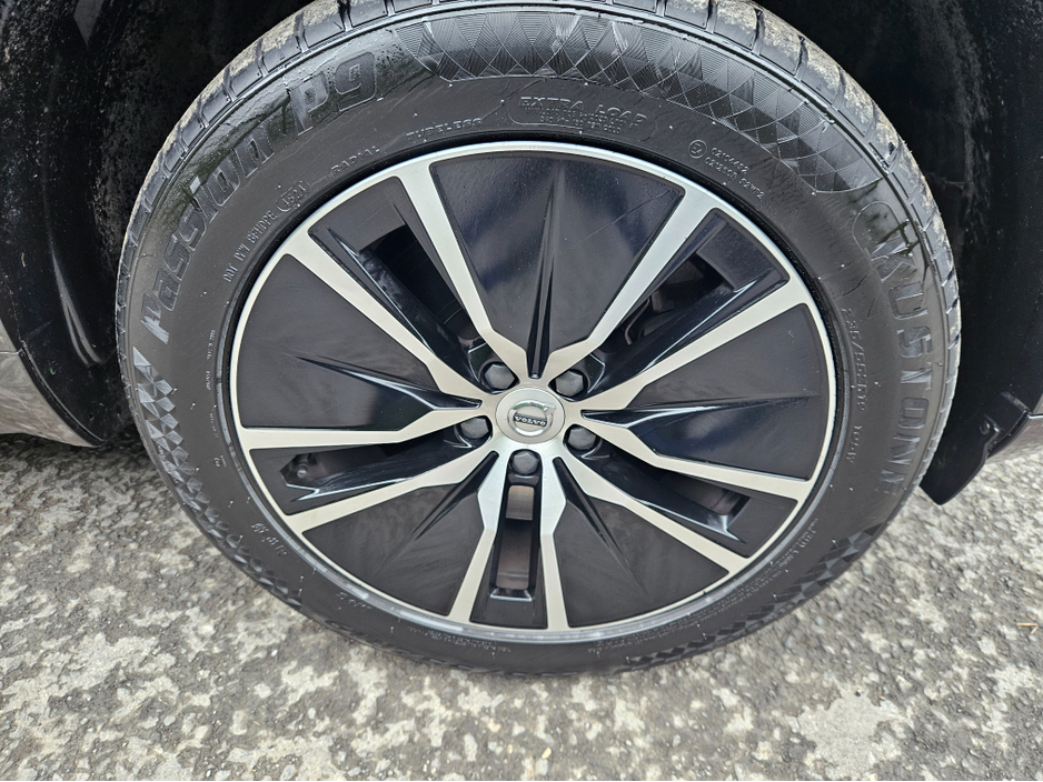 2021 Volvo XC90 - image 12