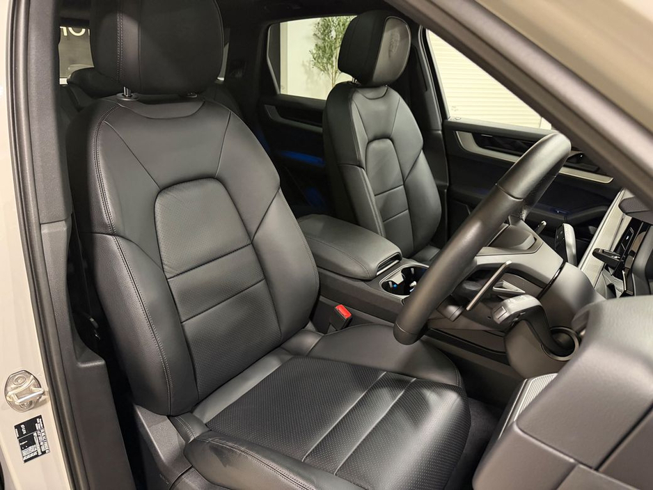 2025 Porsche Cayenne 3.0 V6 E-HYBRID=LOW MILES//HUGE SPEC//AS NEW=2 YEAR WARRANTY=TAILORED FINANCE PACKAGES AVAILABLE=TRADE IN'S WELCOME €114,995
