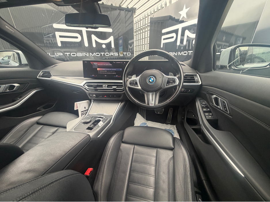 2023 BMW 3 Series - image 16