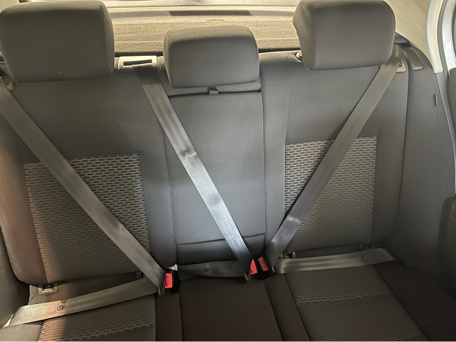 2013 Volkswagen Golf - image 14