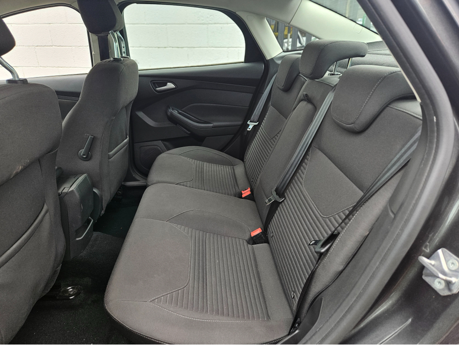 2017 Ford Focus - image 9