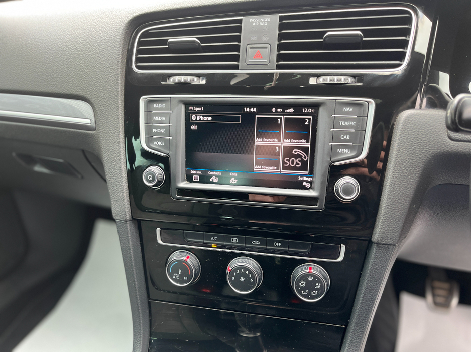 2016 Volkswagen Golf - image 11