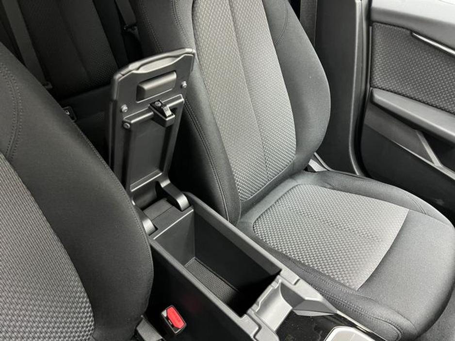 2023 BMW 1 Series - image 34