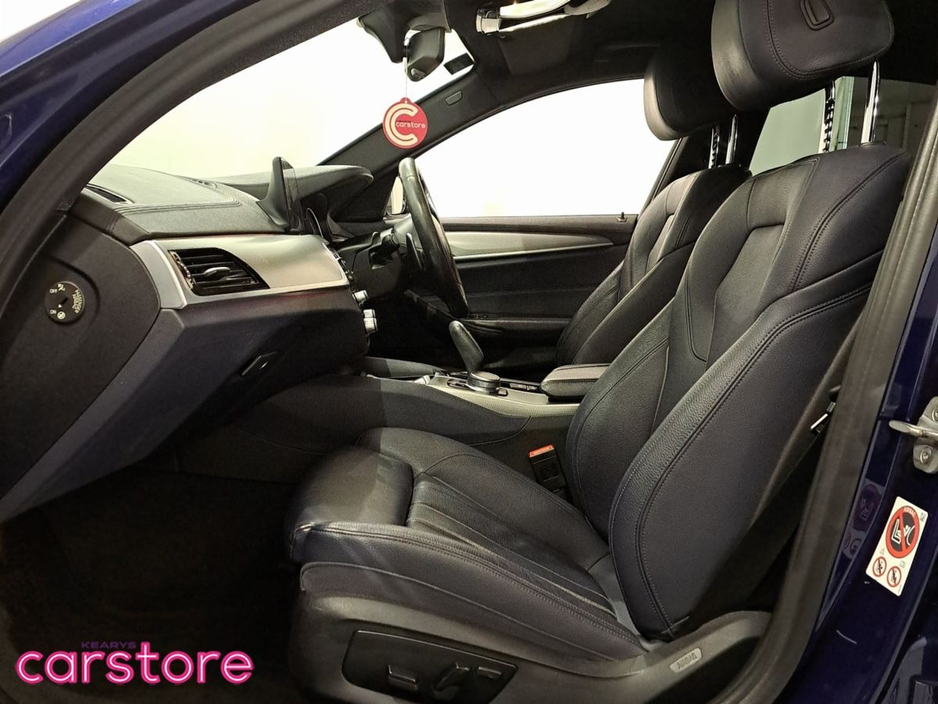 2017 BMW 5 Series - image 9