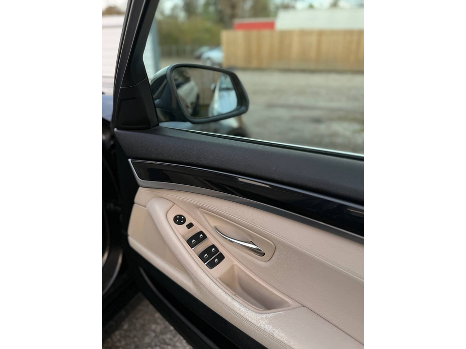 2014 BMW 5 Series - image 29