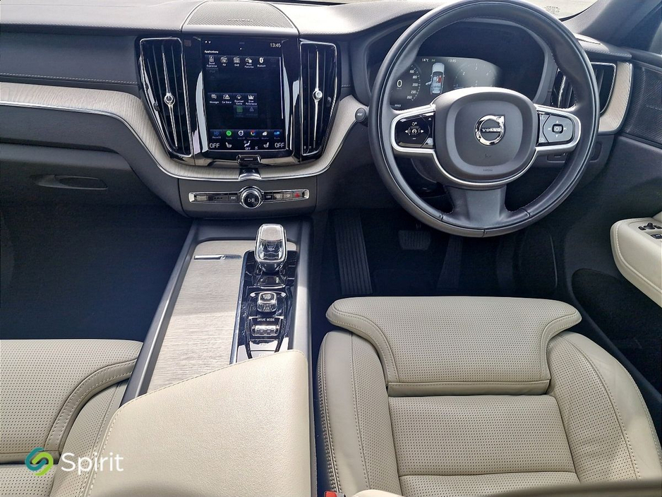 2021 Volvo XC60 - image 4