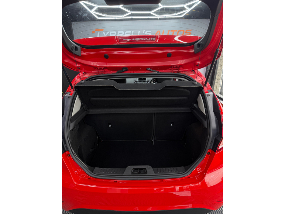 2012 Ford Fiesta - image 16