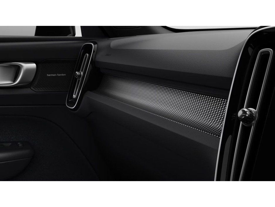 2026 Volvo EX40 - image 15