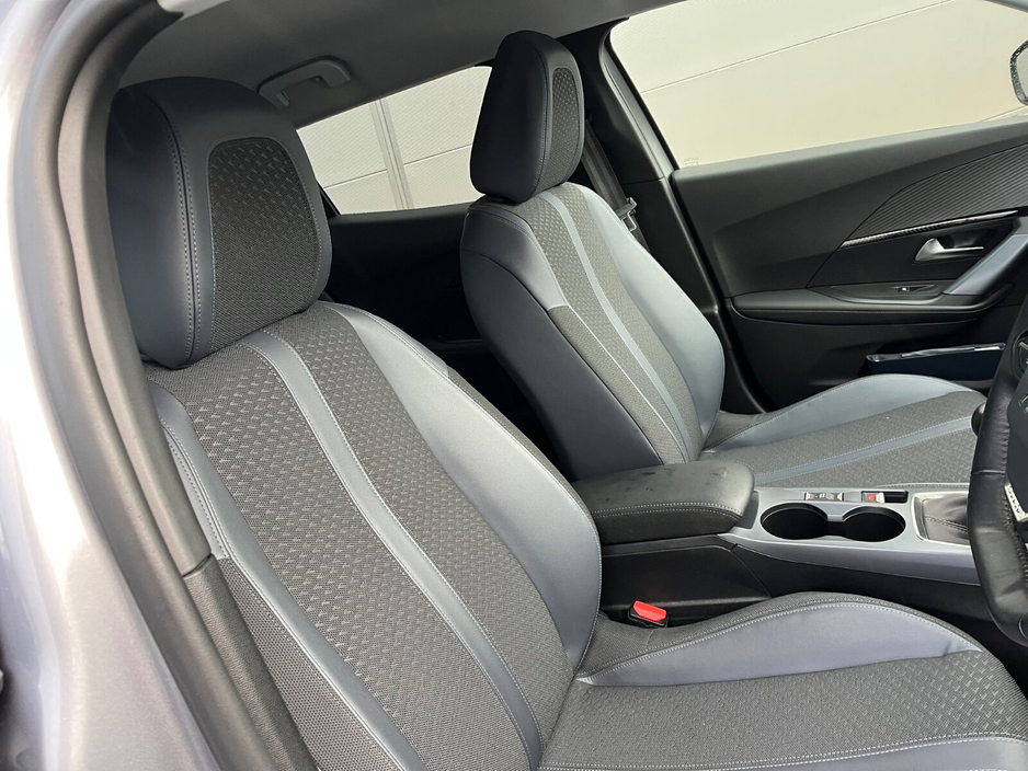 2020 Peugeot 2008 - image 8