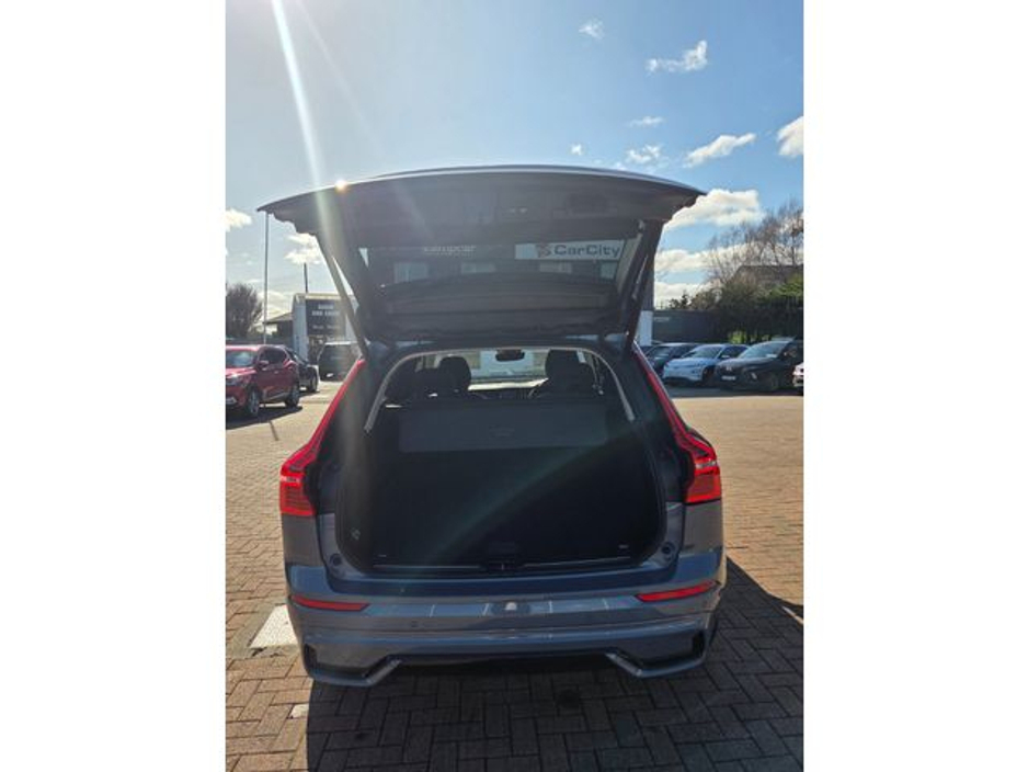 2023 Volvo XC60 - image 5