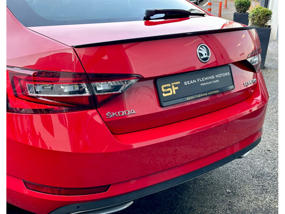 2017 Skoda Superb - image 12