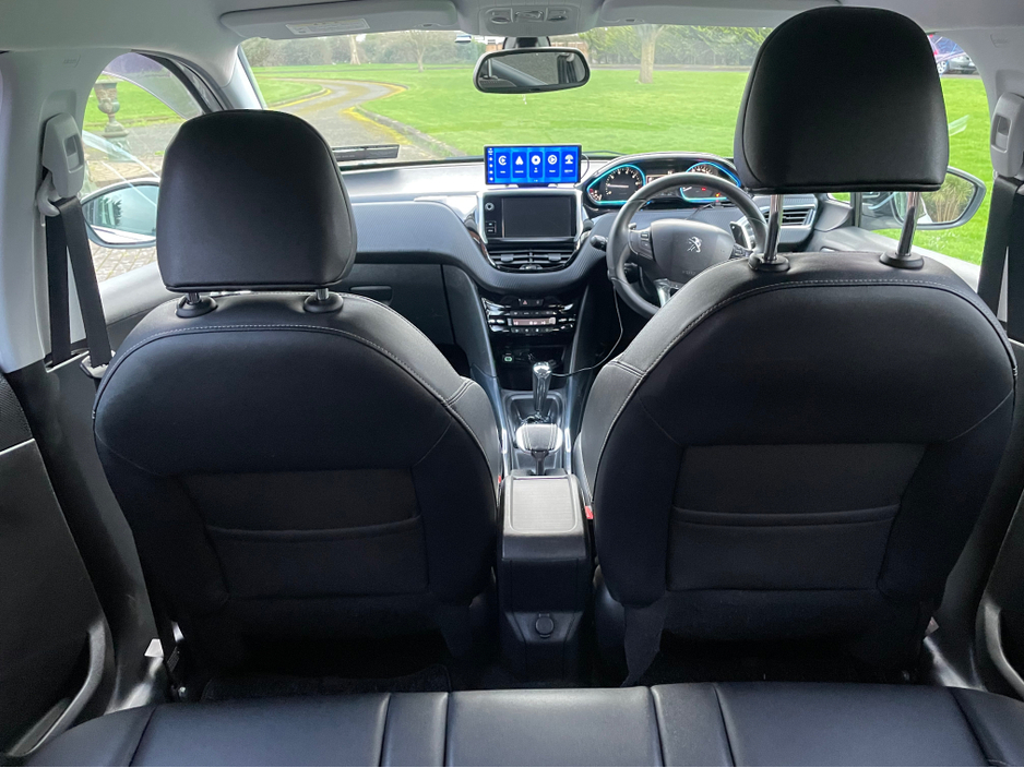 2015 Peugeot 2008 - image 11