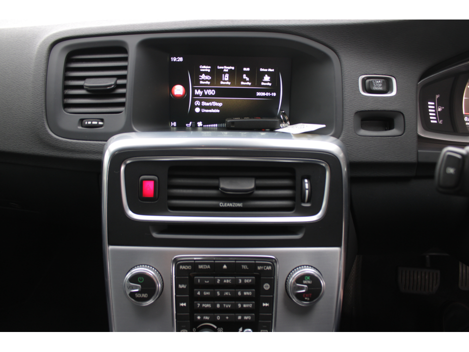 2016 Volvo V60 CROSS COUNTRY 2.0D4 180BHP  CROSS COUNTRY EDITION 5DR ESTATE AUTOMATIC // STUNNING CAR WITH ONLY 152, 000 KMS // BUY WITH CONFIDENCE AA AND SIMI APPROVED DEALER 2025 // FINANCE ARRANGED // ALL TRADE INS WELCOME // €15,950