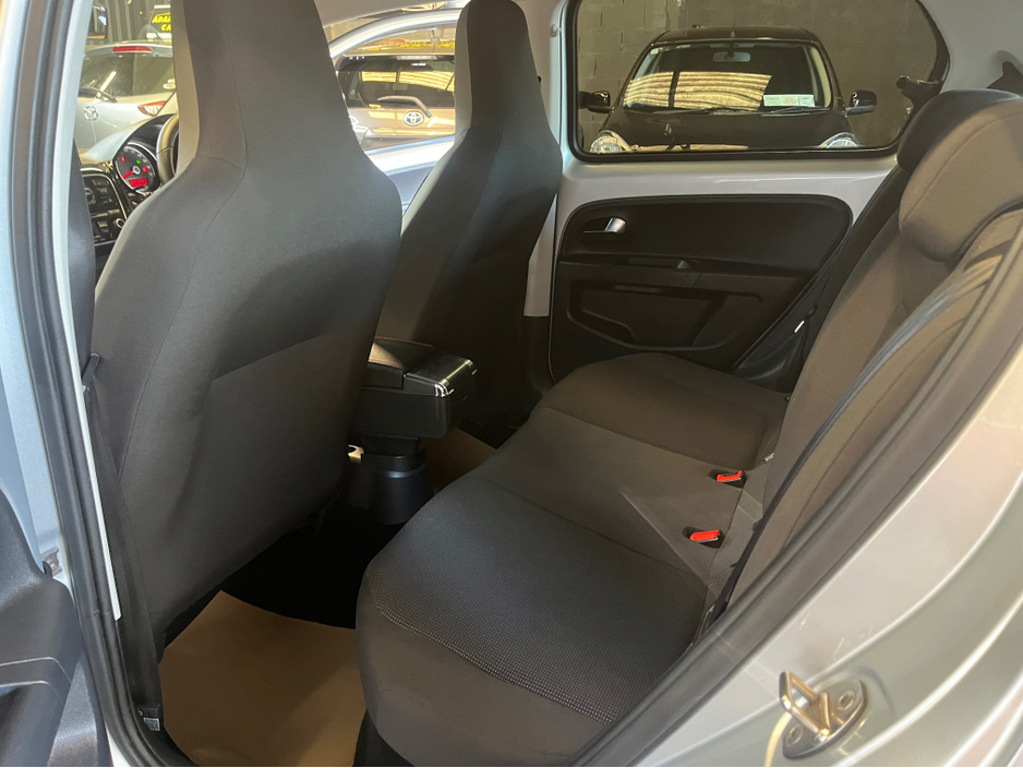 2015 Volkswagen up! 2015 automatic €8,995