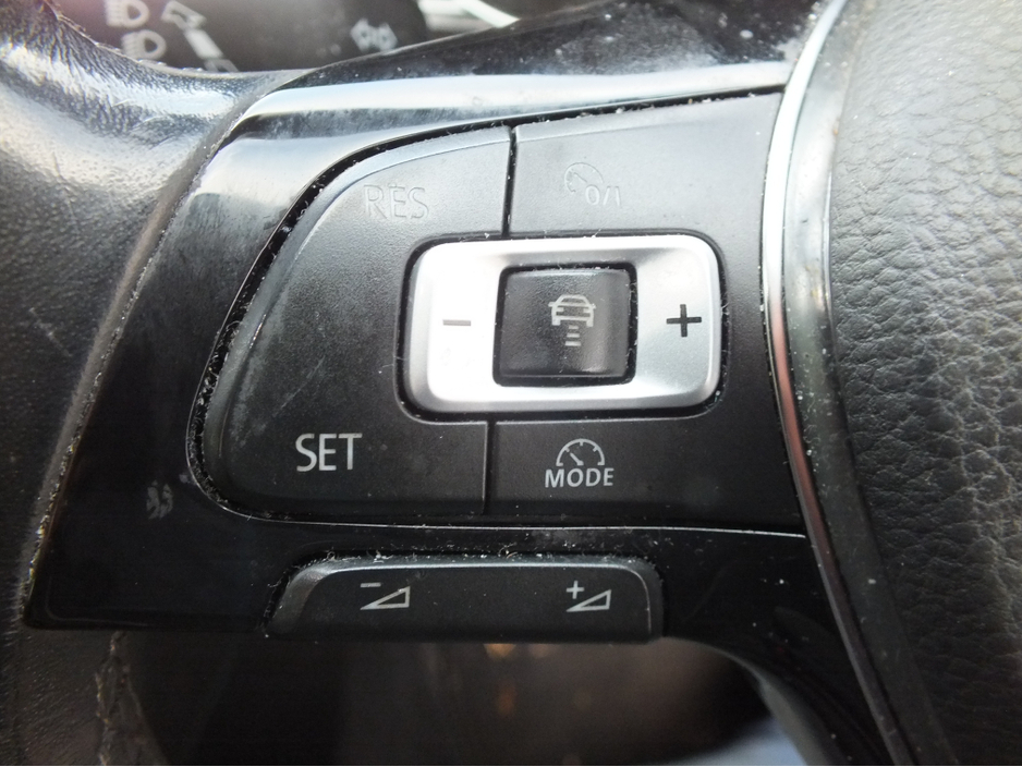 2018 Volkswagen Passat - image 9