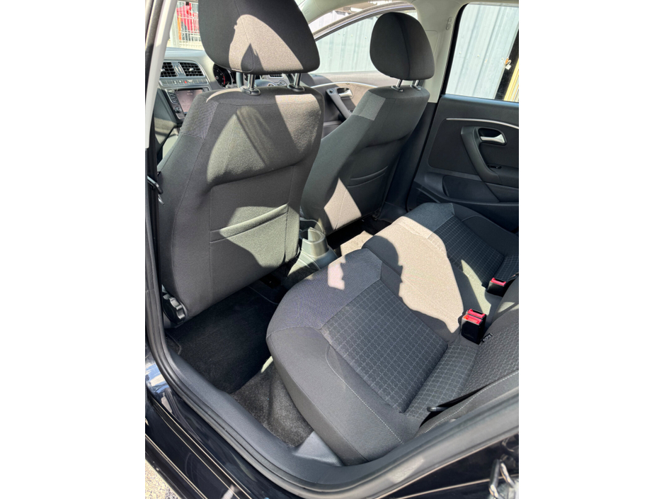 2015 Volkswagen Polo - image 8