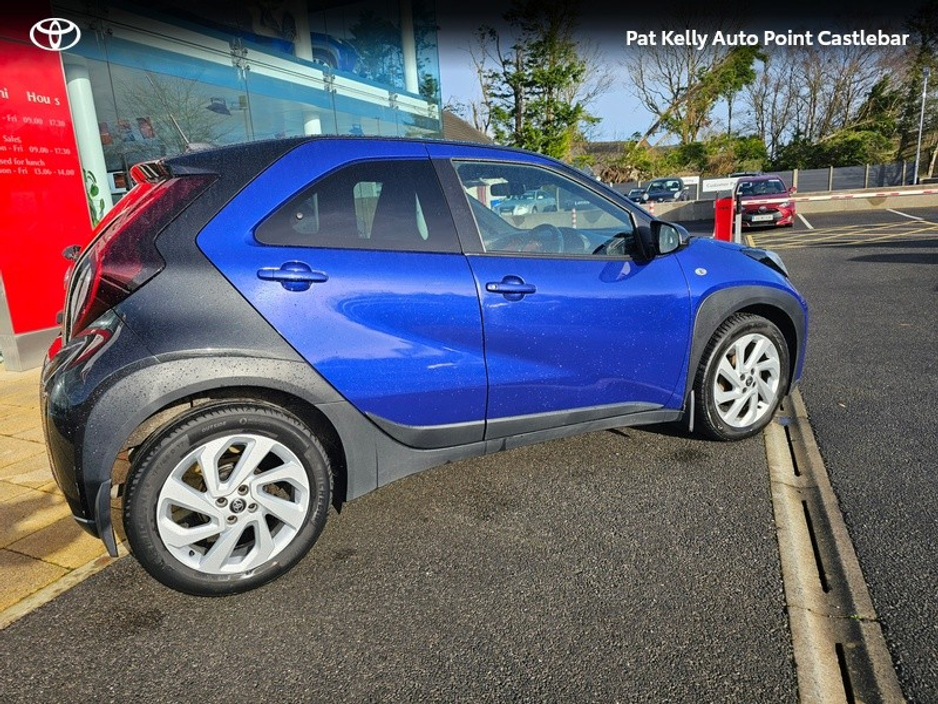 2023 Toyota Aygo - image 3