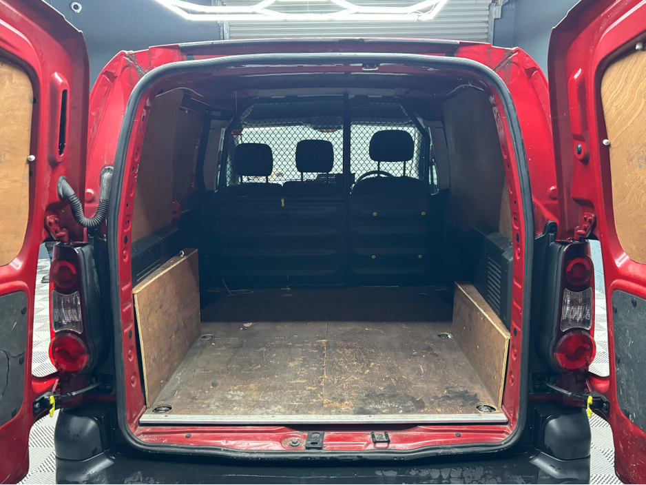 2018 Peugeot Partner - image 10