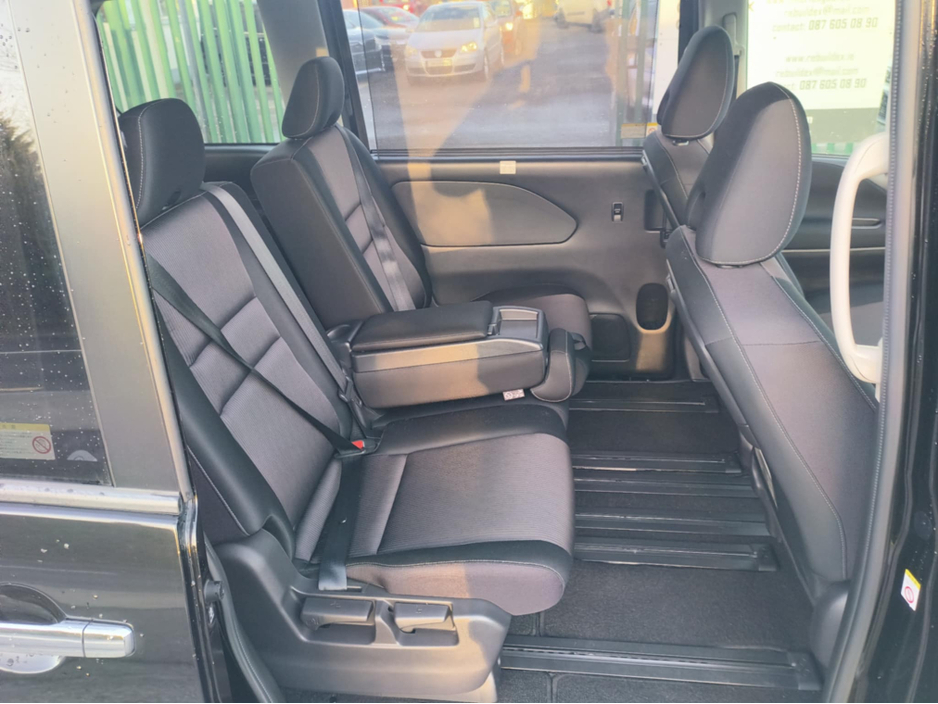 2017 Nissan Serena Highway Star V €19,950