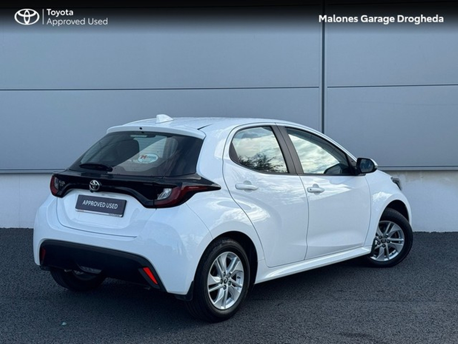 2024 Toyota Yaris - image 2