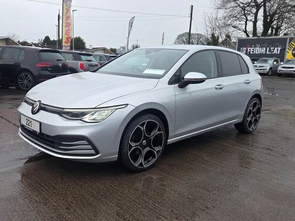 2022 Volkswagen Golf - image 10