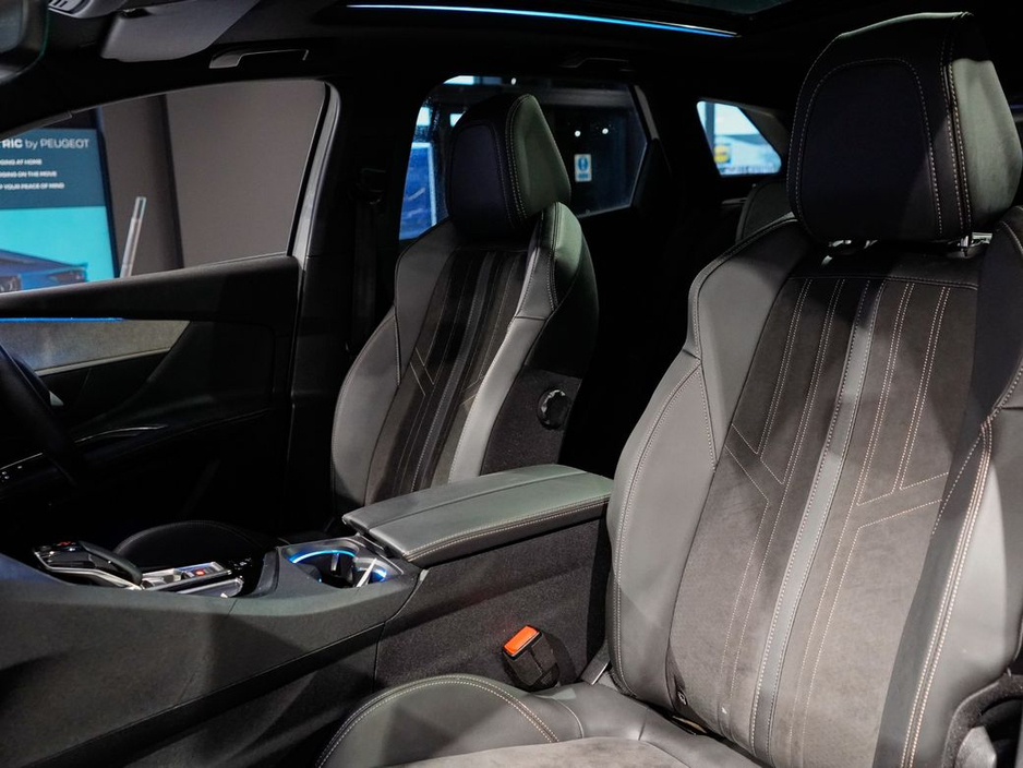 2021 Peugeot 3008 - image 25