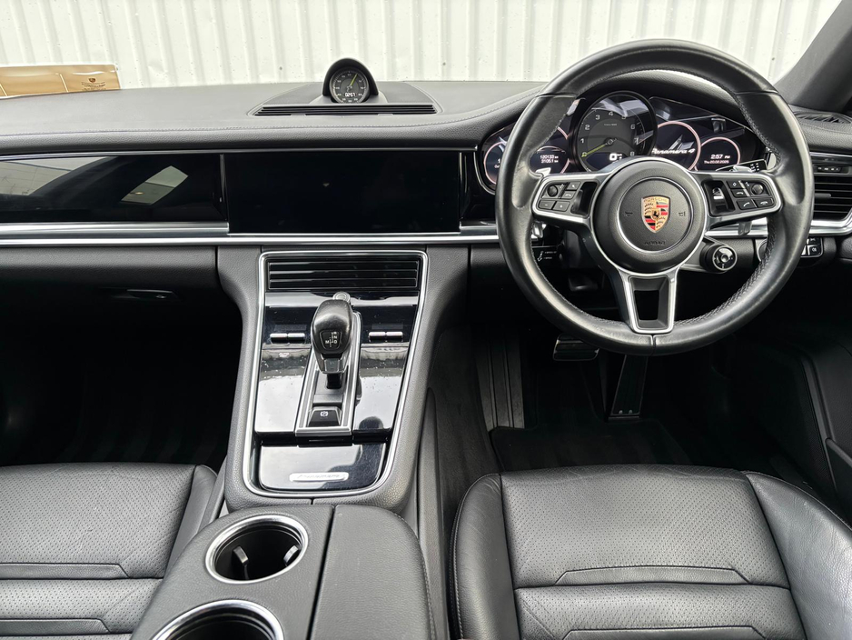 2018 Porsche Panamera - image 17