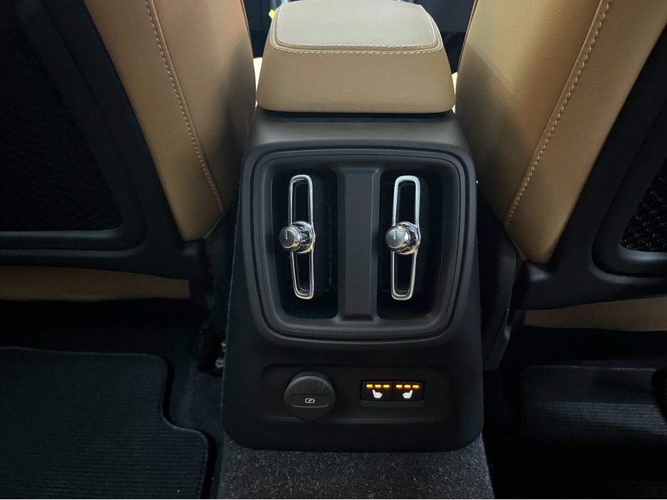 2020 Volvo XC40 €30950! 2020 VOLVO XC40 RECHARGE PLUG-IN HYBRID T5 1.5 AUTOMATIC / CRUISE CONTROL / 360° PARKING CAMERA / ELECTRIC MEMORY & HEATED SEATS / PANORAMIC SUNROOF / HEATED STEERING WHEEL / APPLE CARPLAY €30,950