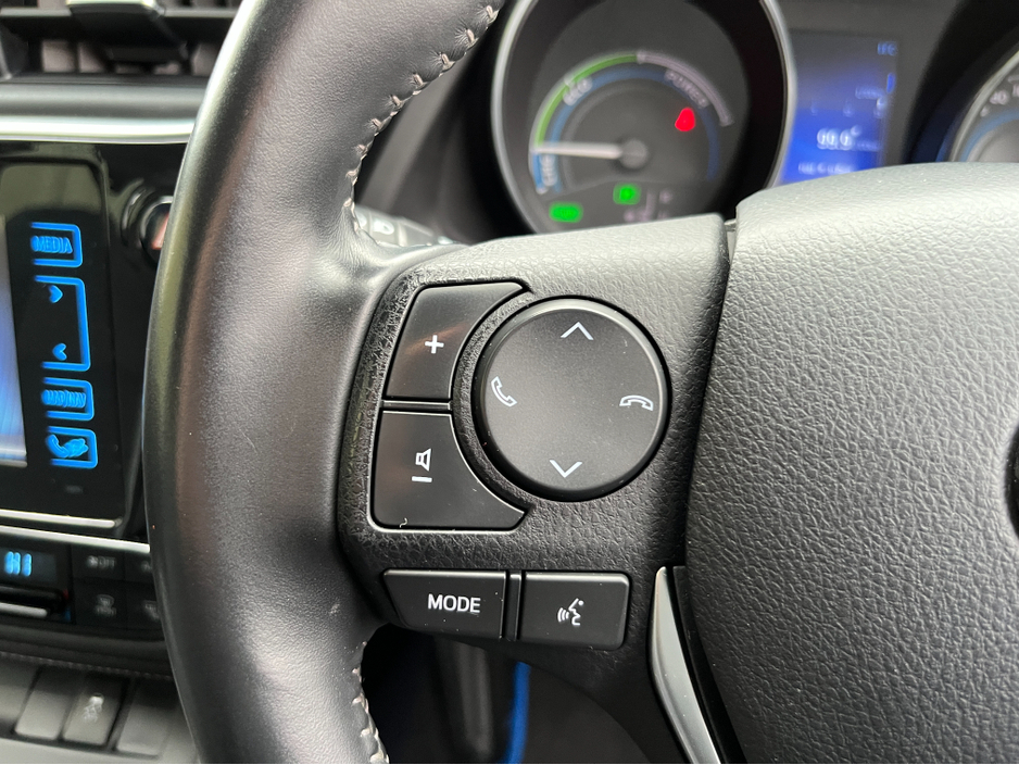 2016 Toyota Auris - image 21