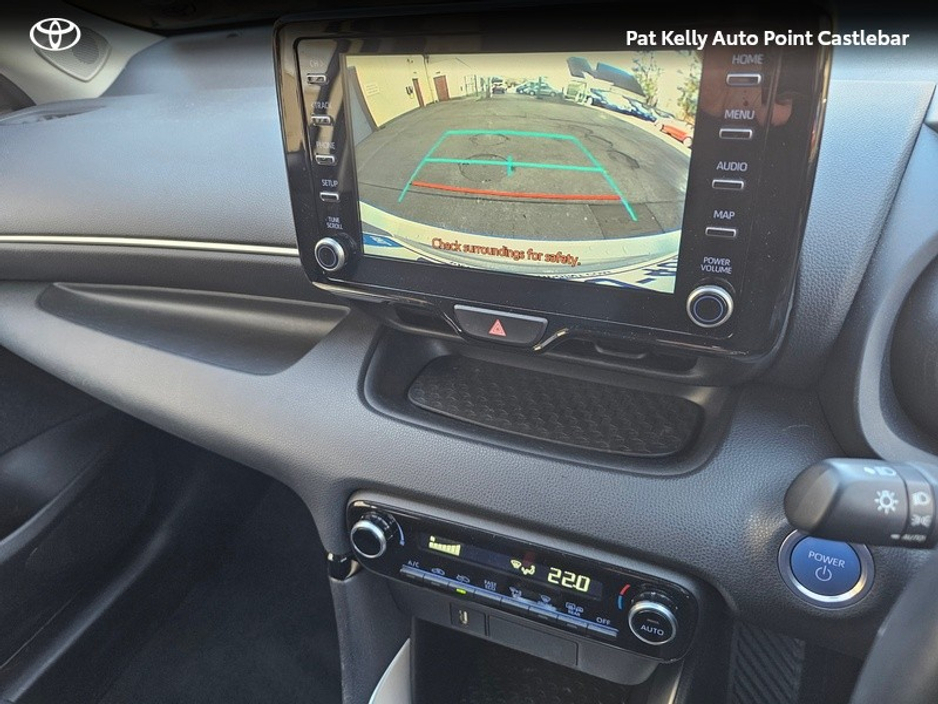 2022 Toyota Yaris - image 16