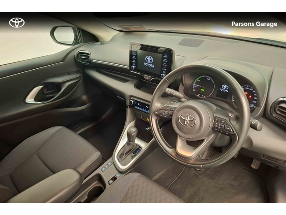 2022 Toyota Yaris - image 7