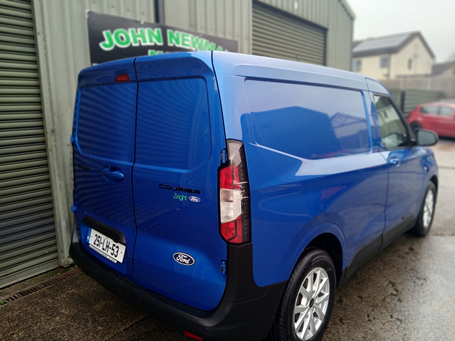 2025 Ford Transit - image 8