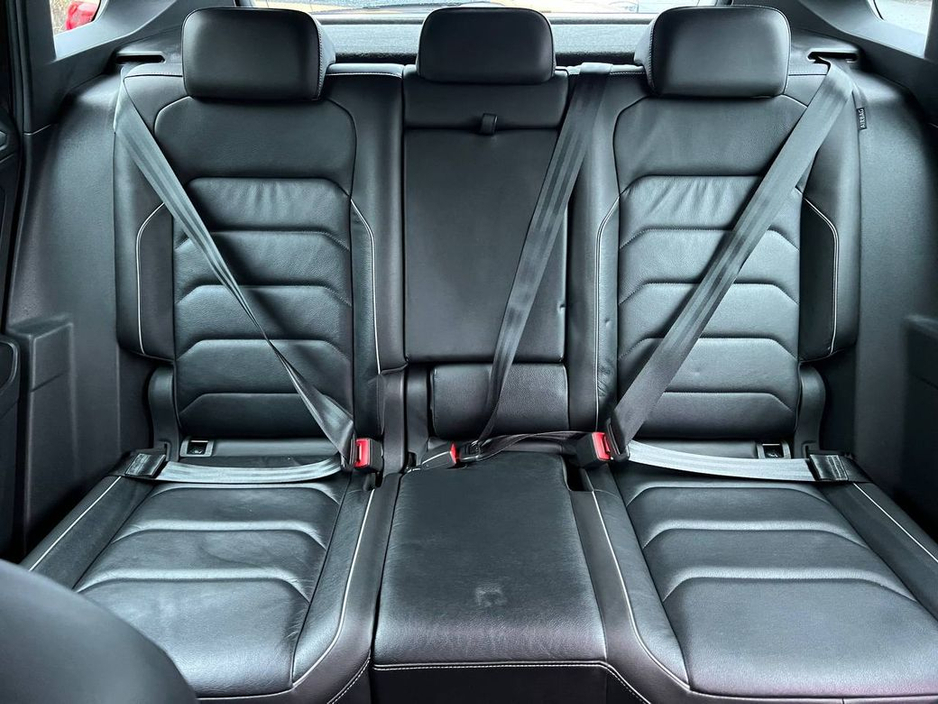 2018 Volkswagen Tiguan - image 12