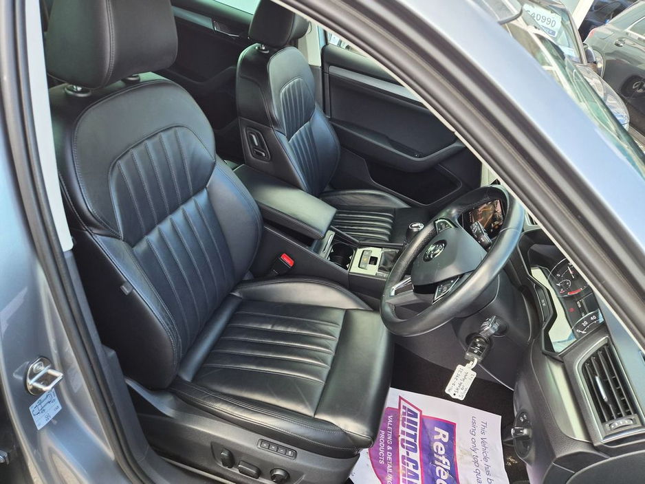 2019 Skoda Superb - image 12