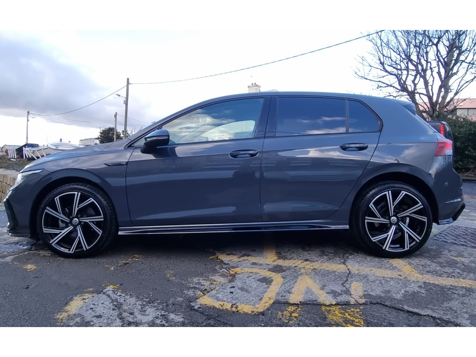 2024 Volkswagen Golf LIFE 2.0 TDI 115HP 5DR WITH A GENUINE R-LINE KIT €35,750
