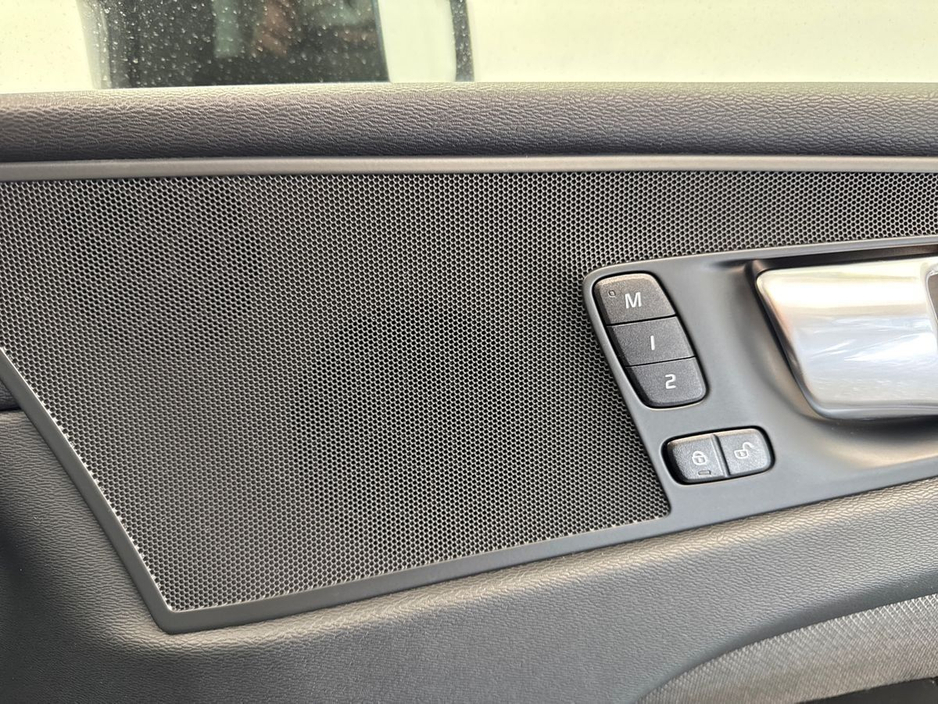 2023 Volvo XC60 - image 23