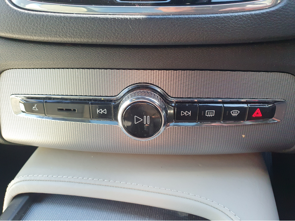 2019 Volvo XC90 - image 36