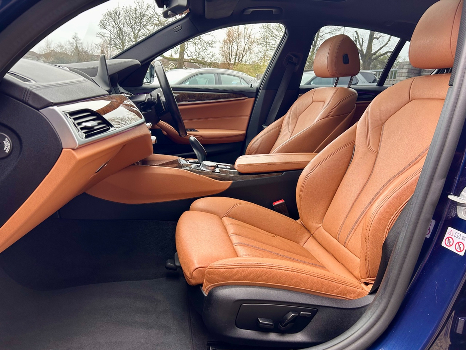 2020 BMW 5 Series - image 12