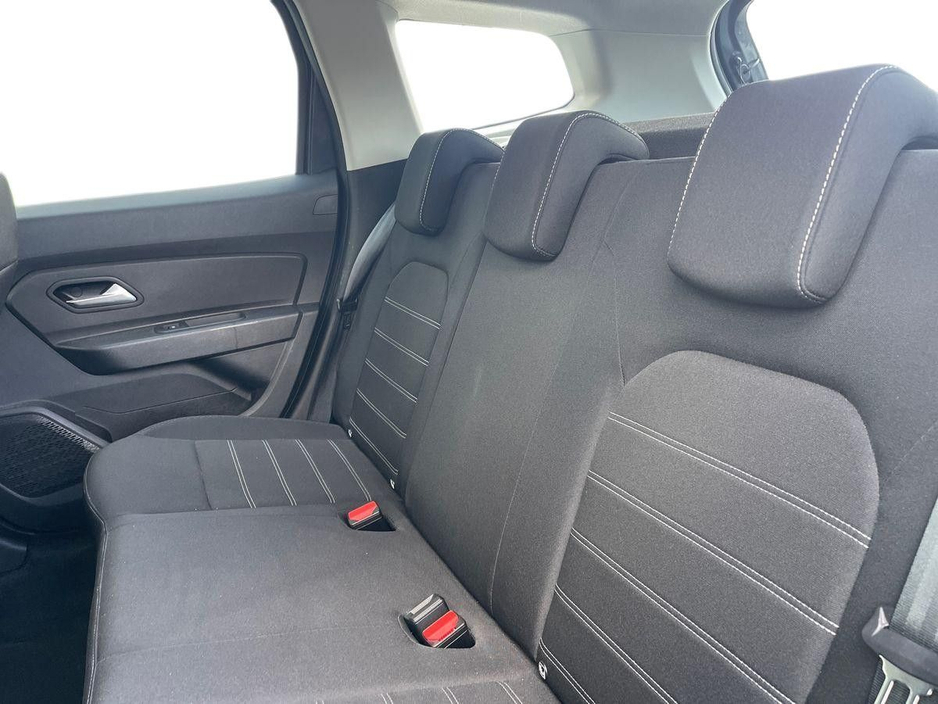 2022 Dacia Duster - image 11