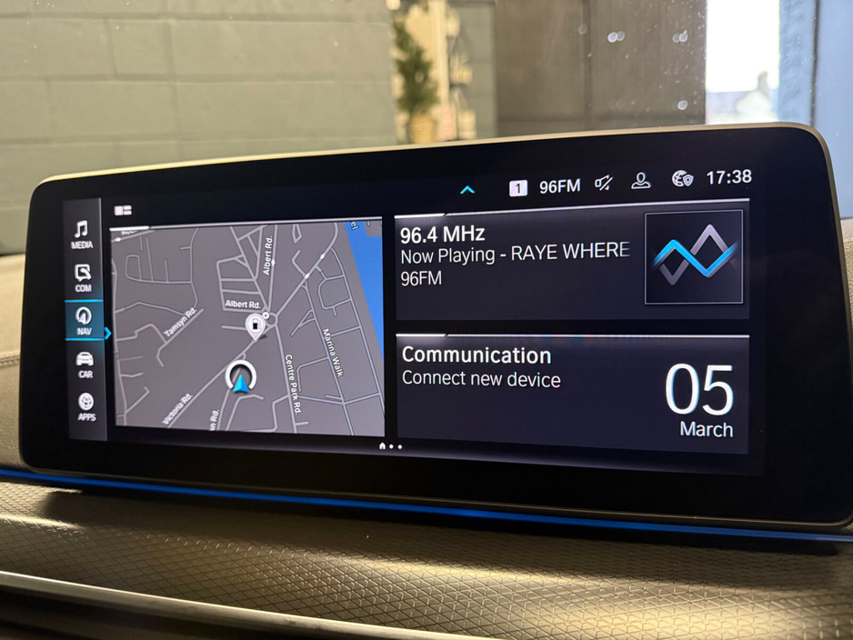 2022 BMW 5 Series - image 12