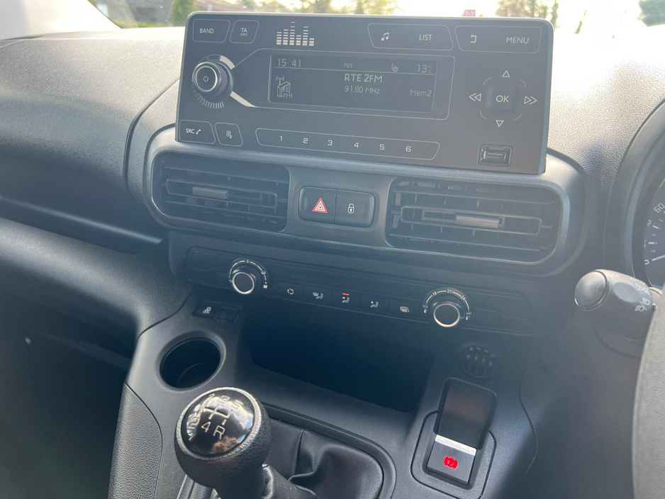 2021 Citroen Berlingo - image 12