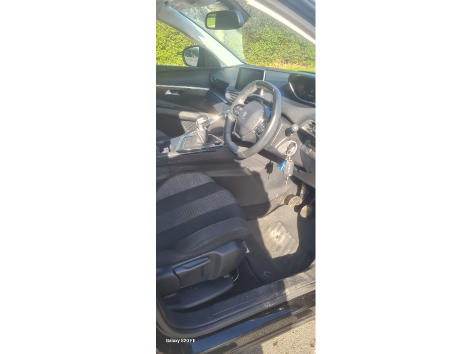 2017 Peugeot 3008 - image 6