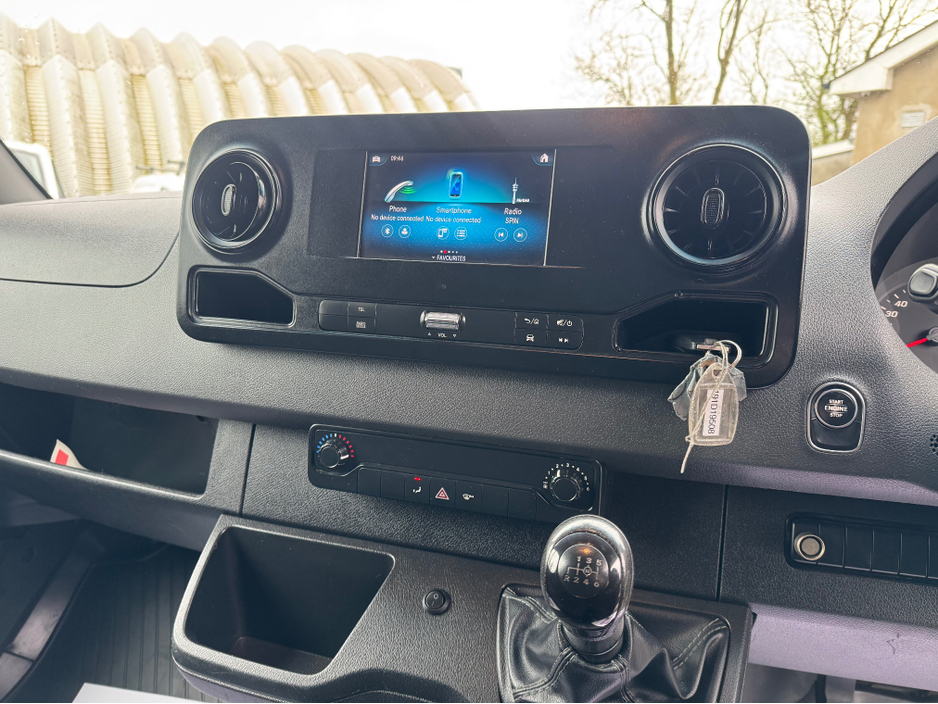 2019 Mercedes-Benz Sprinter - image 9