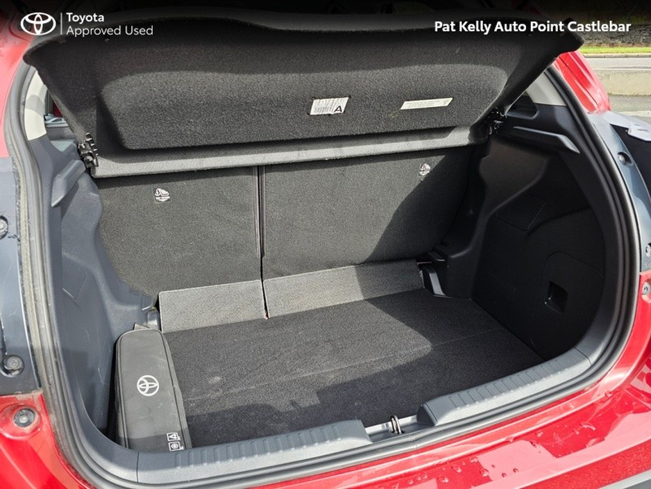 2021 Toyota Yaris - image 10