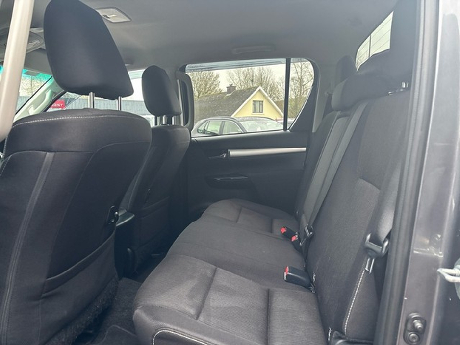 2025 Toyota Hilux FRESH SELECTION OF TRADE-INS HILUX 2.4 SR5 D/CAB AUTO €48,000